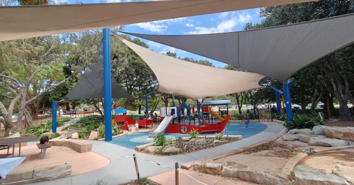 Lyne Park Playground